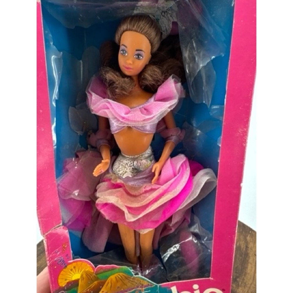 Vintage NEW 1989 Brazilian Barbie Dolls of the World Collection Mattel 9094 Pink